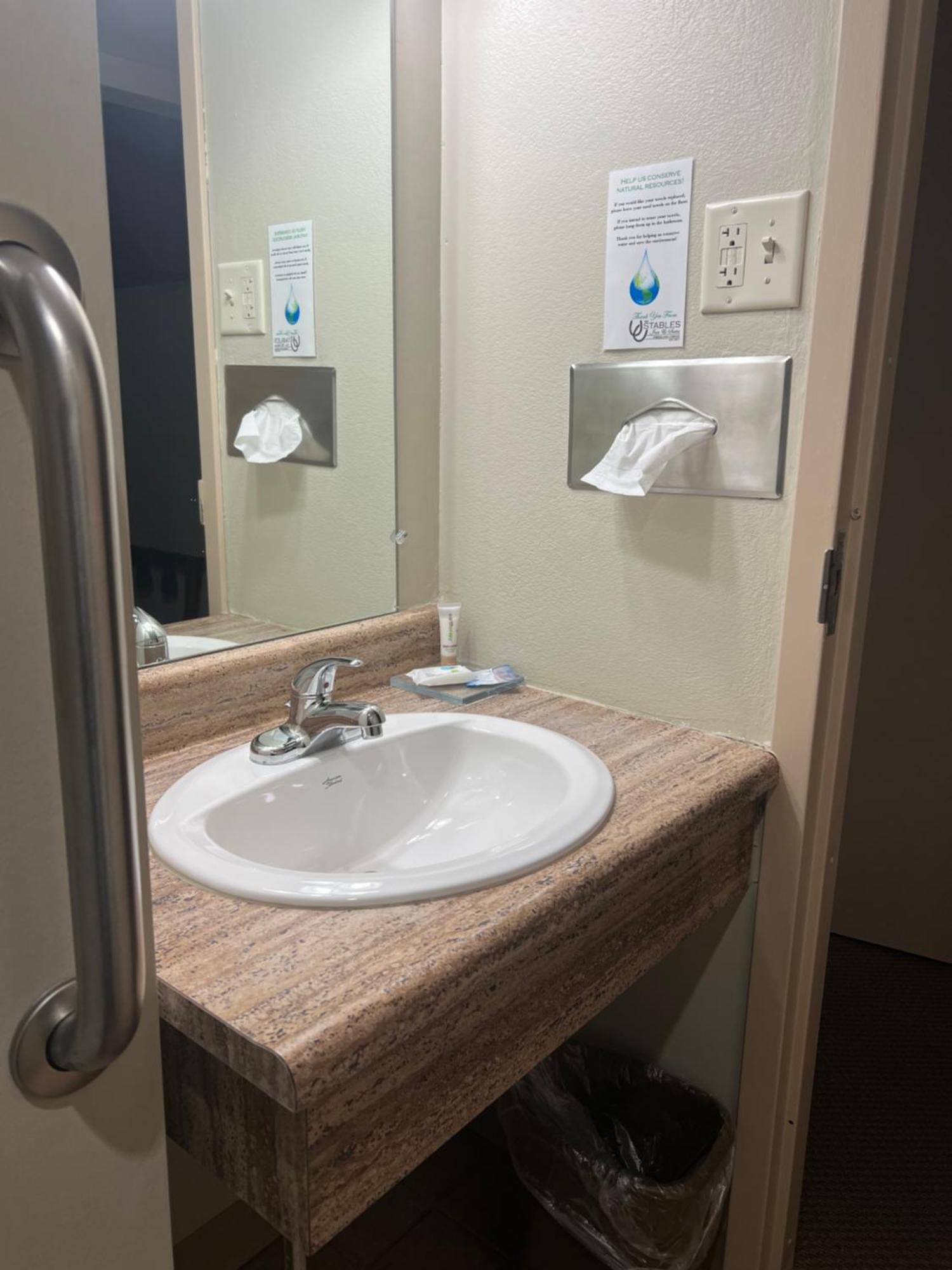 The Stables Inn & Suites Salem ภายนอก รูปภาพ