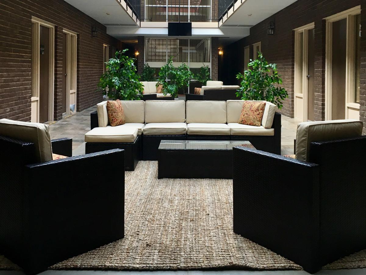 The Stables Inn & Suites Salem ภายนอก รูปภาพ